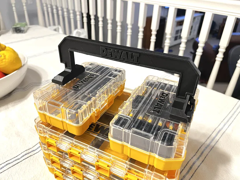 Tay cầm cho thùng đựng đồ Dewalt Tough Case - Image 2