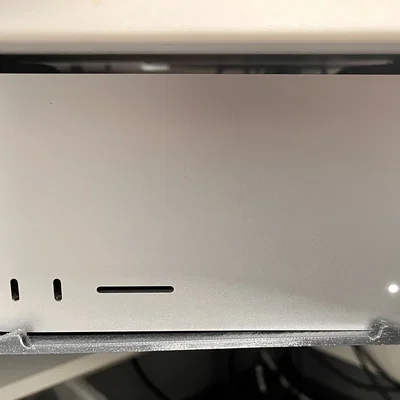 Giá treo Mac Studio dưới gầm bàn