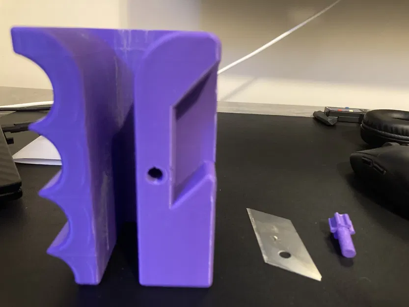 Dụng cụ cắt bìa carton làm bàn cào cho mèo - Image 3