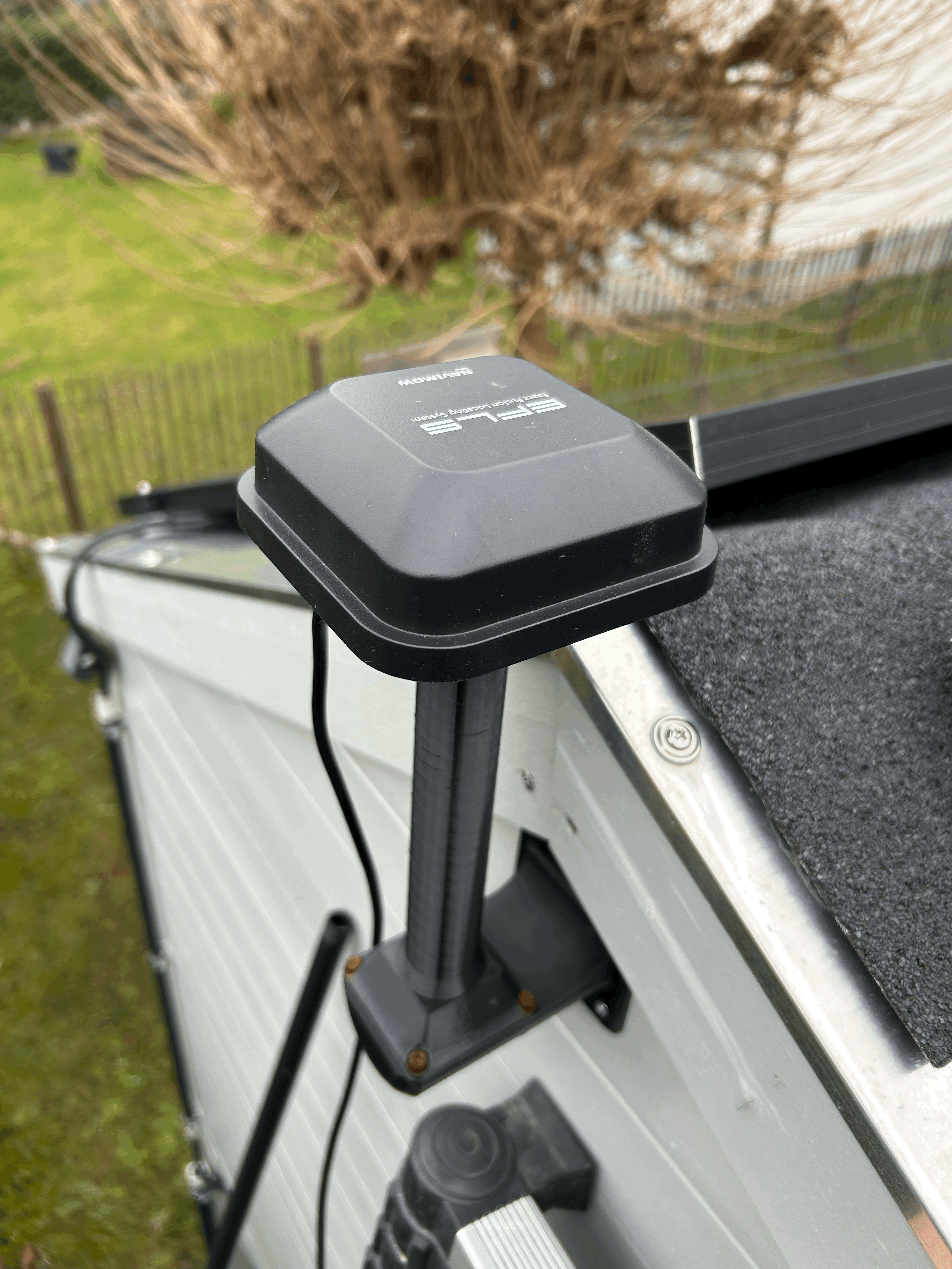 Giá treo anten GPS Segway Navimow - Giải pháp lắp đặt tối ưu - Image 1