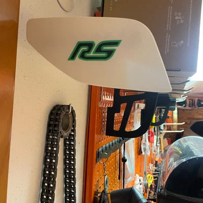 Kệ treo tường mô phỏng cánh gió sau Porsche GT3 RS