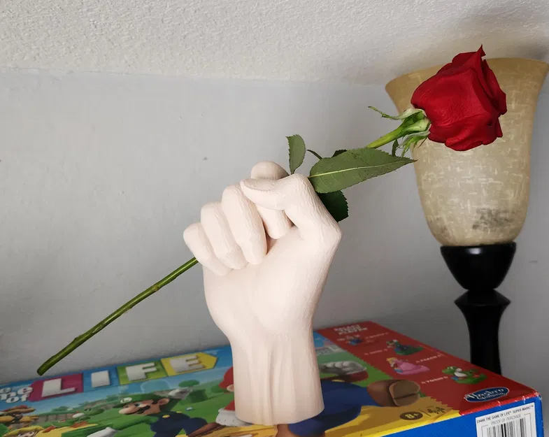 Tác phẩm điêu khắc bàn tay giữ hoa - Image 9