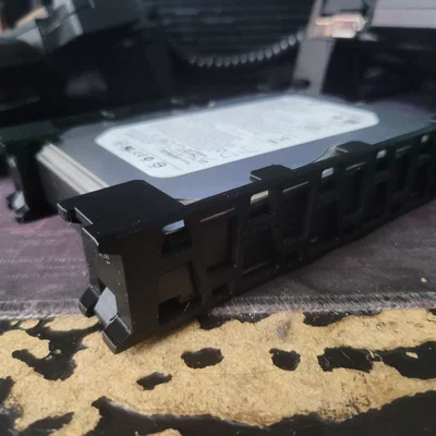Vỏ bảo vệ ổ cứng HDD 3.5 inch miễn phí - Thiết kế không cần ốc vít!