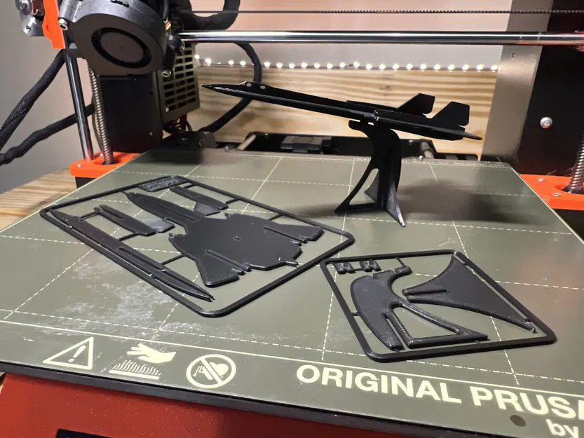 Mô hình Kit Card máy bay SR-71 Blackbird và chân đế - Image 1