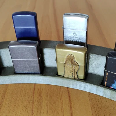 Khay trưng bày bật lửa Zippo (Zippo shelf)