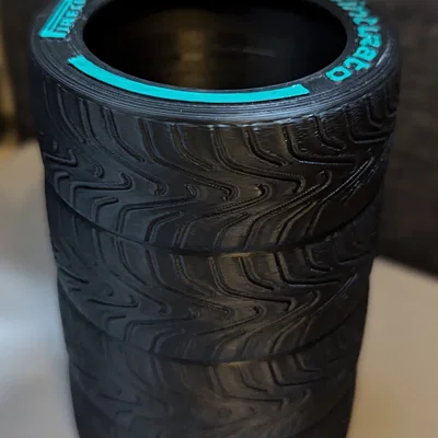 Ống cắm bút hình lốp xe F1 - Bản Intermediate Compound