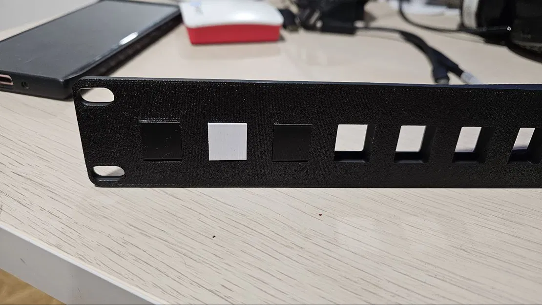 Keystone blank - Miếng che lỗ cho patch panel - Image 3