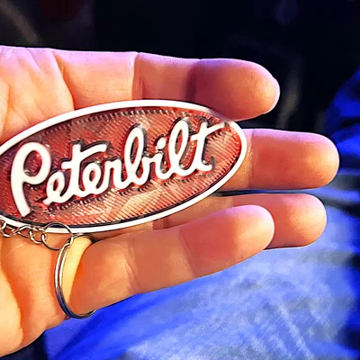 Móc khóa logo Peterbilt: Thiết kế 3D đẹp mắt, in đa màu cực chuẩn