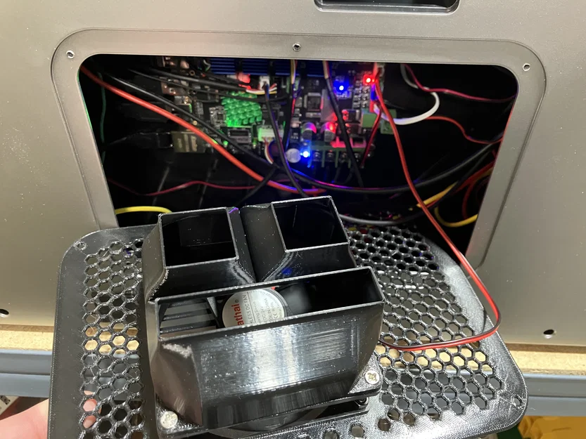 Nắp che mainboard Qidi Plus 4 kèm ống dẫn gió cho quạt 92mm - Image 2