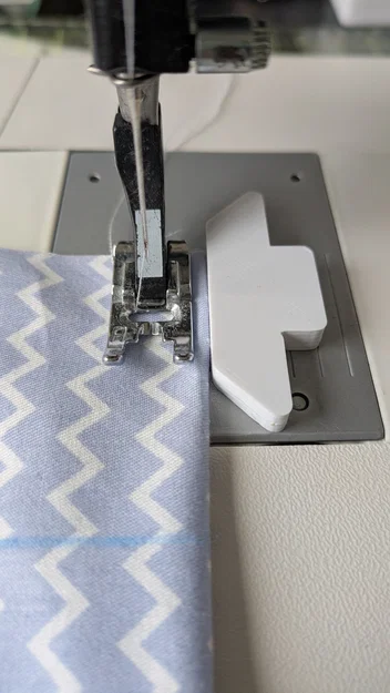 Cữ May (Seam Guide) có khe gắn nam châm (Tùy chỉnh kích thước bằng OpenSCAD) - Image 1