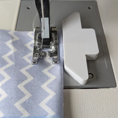 Cữ May (Seam Guide) có khe gắn nam châm (Tùy chỉnh kích thước bằng OpenSCAD)