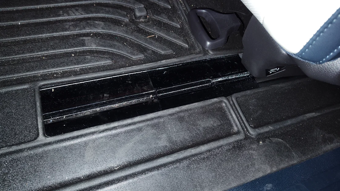 Nắp che đường ray ghế xe Kia Carnival - Image 4