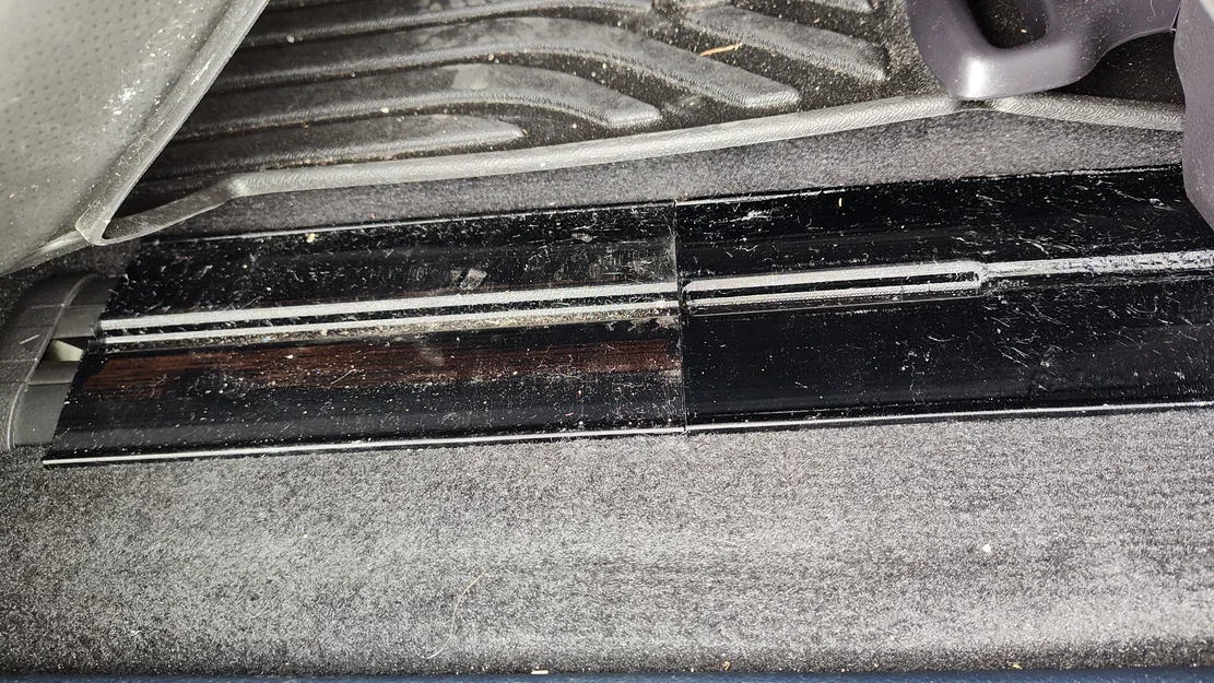 Nắp che đường ray ghế xe Kia Carnival - Image 5