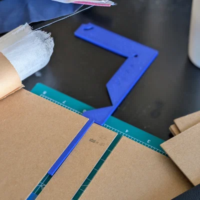 Dụng cụ hỗ trợ đóng sách đa năng (hệ Metric)