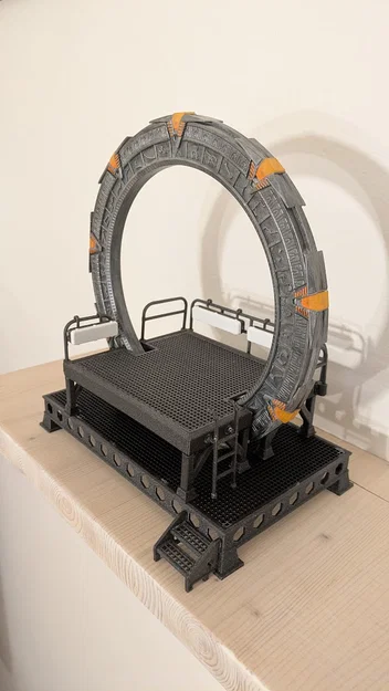 Mô hình Stargate SG-1 (tỷ lệ 1:33) kèm chân đế phòng điều khiển - Image 1