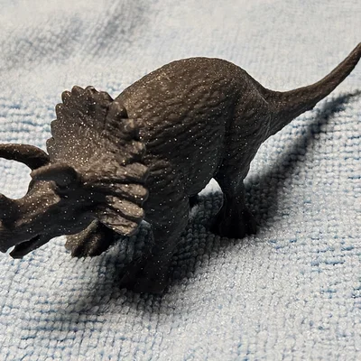 Mô hình Triceratops (Khủng long ba sừng)