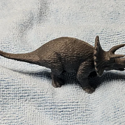 Mô hình Triceratops (Khủng long ba sừng)