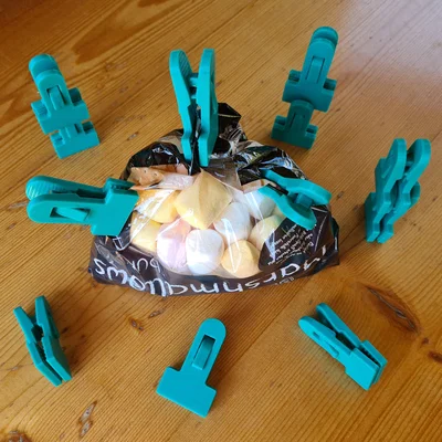 Kẹp nhựa chịu lực Strong CLIP attack