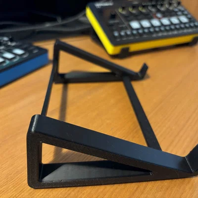 Giá đỡ 3D tiện dụng cho thiết bị Roland AIRA Compact