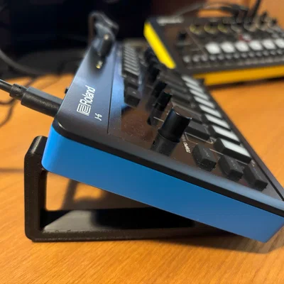 Giá đỡ 3D tiện dụng cho thiết bị Roland AIRA Compact