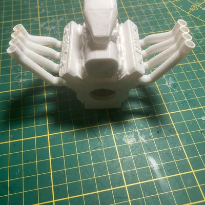 Mô hình động cơ V8 xông trầm hương