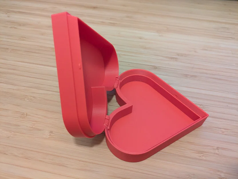 Hộp quà hình trái tim tặng Valentine có chốt khóa snap lock - Image 1