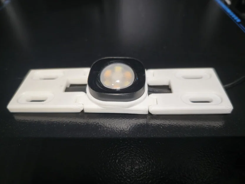 Ngàm gắn đèn Govee Pro Gable Mount - Image 1