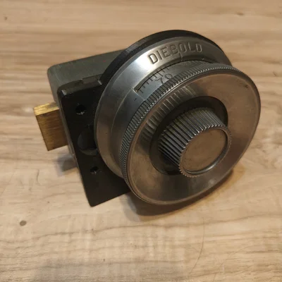 Giá đỡ khóa két sắt (S&G, La Gard, Diebold, Mosler, Manifoil, khóa cổ)