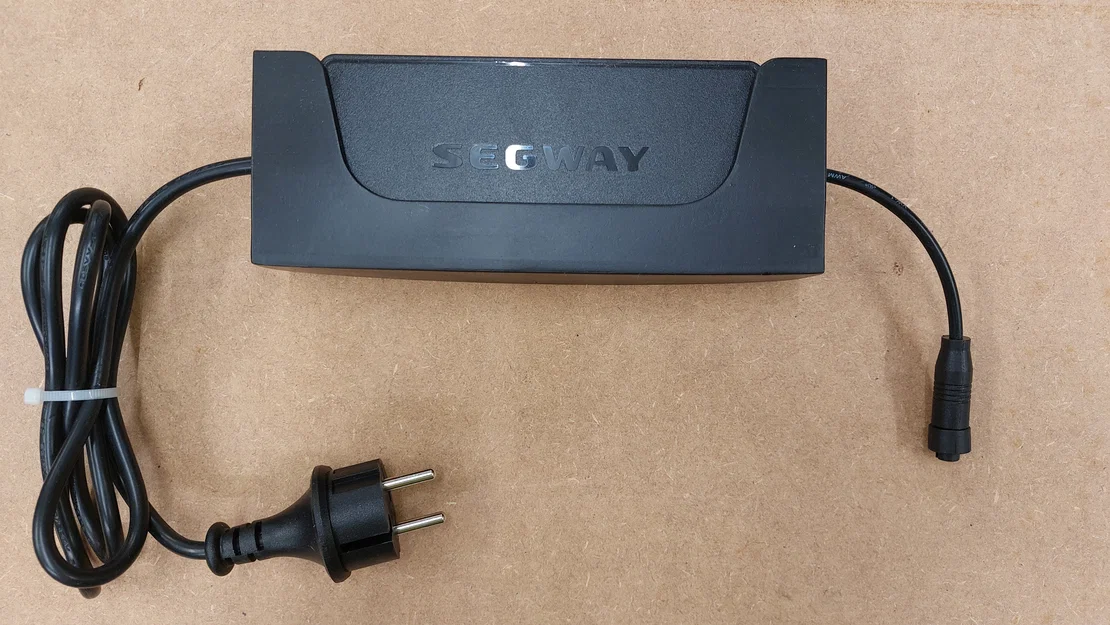 Giá treo tường cho bộ nguồn Segway Navimow - Image 2