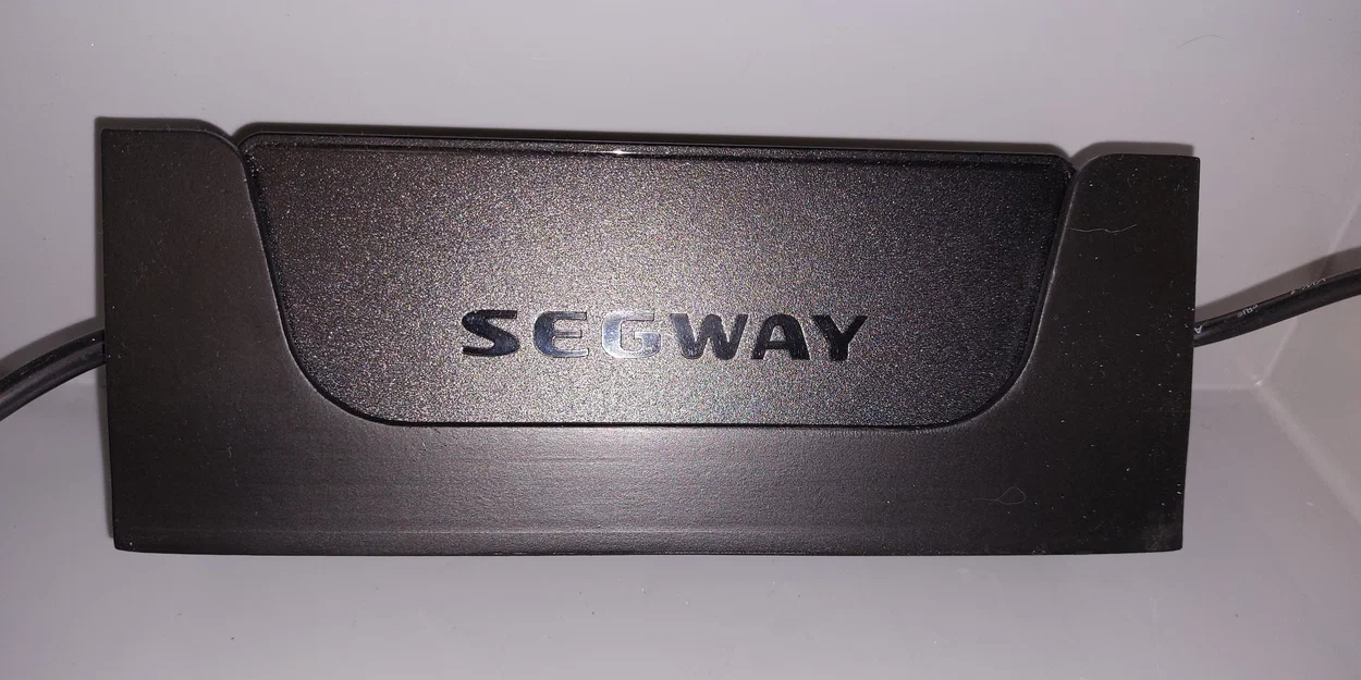 Giá treo tường cho bộ nguồn Segway Navimow - Image 4