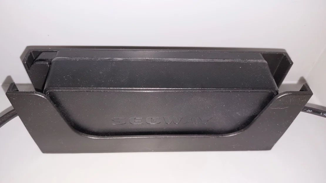 Giá treo tường cho bộ nguồn Segway Navimow - Image 5