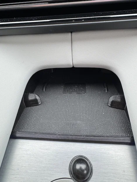 Khung giữ điện thoại cho Polestar 4 - Image 1