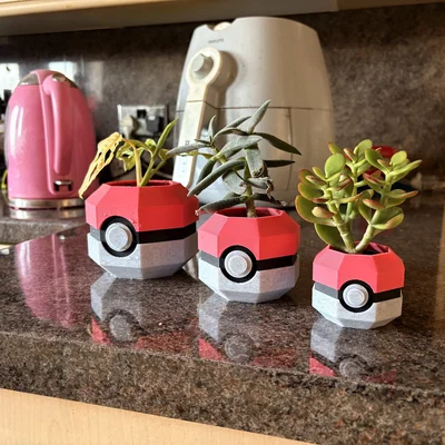 Chậu cây Pokeball phong cách Lowpoly