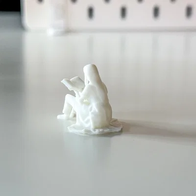Mô hình người phụ nữ đang ngồi đọc sách cho tiểu cảnh Diorama