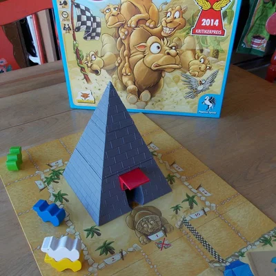 Tháp lắc xúc xắc (Pyramid) cho Board Game Camel-Up