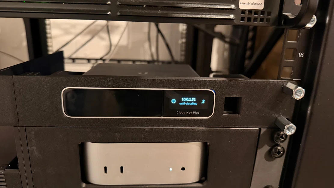 Giá gắn rack 19 inch cho UniFi CloudKey Gen2 kèm ngàm giữ an toàn - Image 2