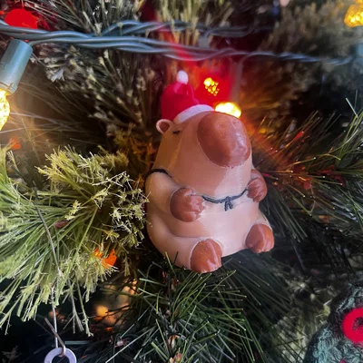 Mô hình trang trí Capybara Giáng sinh Santipaw