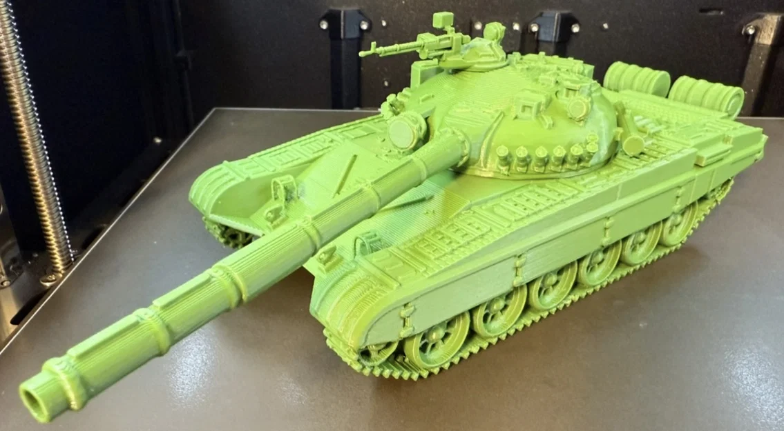 Mô hình xe tăng chiến đấu chủ lực T-72 của Nga - Image 2