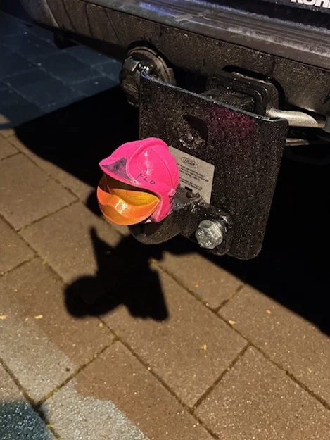 Nắp đậy móc kéo xe hơi hình mũ cứu hỏa - Phụ kiện 3D độc lạ - Image 1