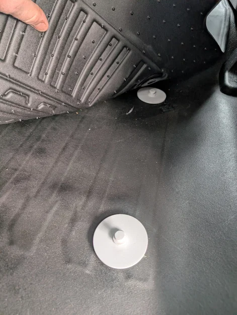 Chốt giữ thảm sàn Ford F150-350 cho sàn nhựa Vinyl - Image 1