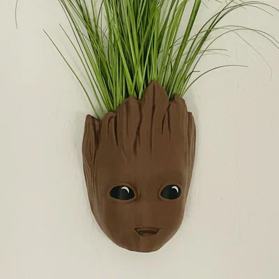 Chậu cây Baby Groot treo tường