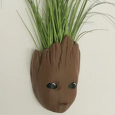Chậu cây Baby Groot treo tường