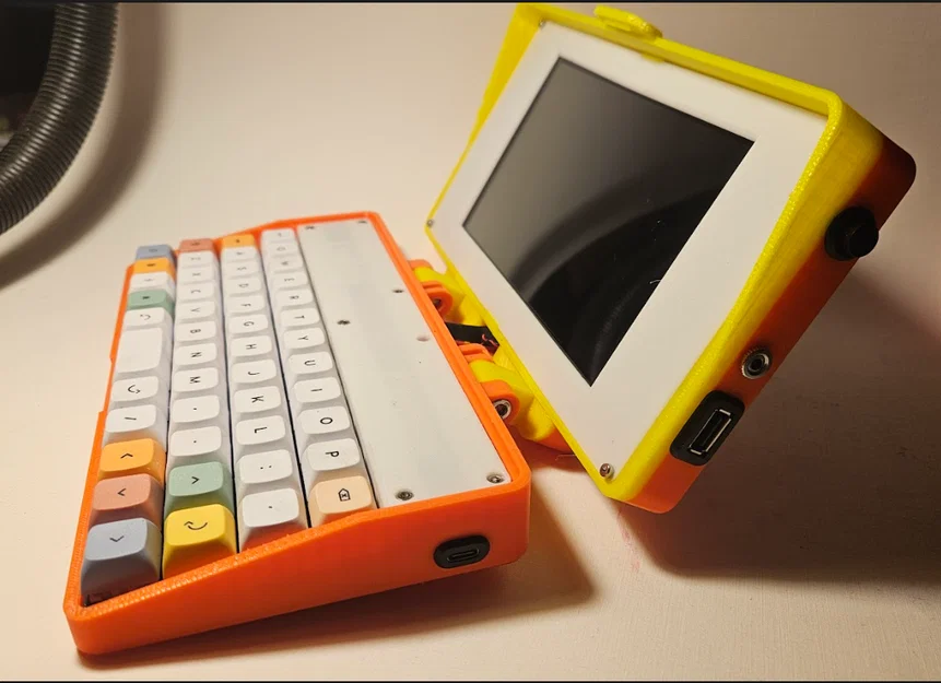 Portable Pi 80: Máy tính cầm tay Pi Zero với bàn phím cơ 40% và màn hình 7 inch - Image 1