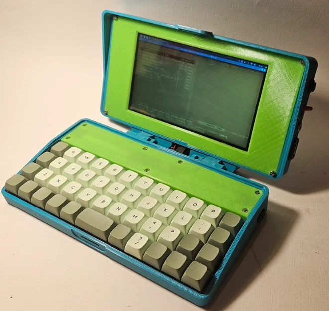 Portable Pi 80: Máy tính cầm tay Pi Zero với bàn phím cơ 40% và màn hình 7 inch - Image 2