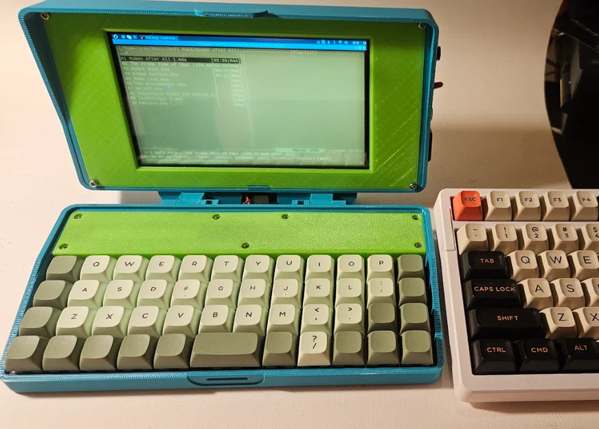 Portable Pi 80: Máy tính cầm tay Pi Zero với bàn phím cơ 40% và màn hình 7 inch - Image 6