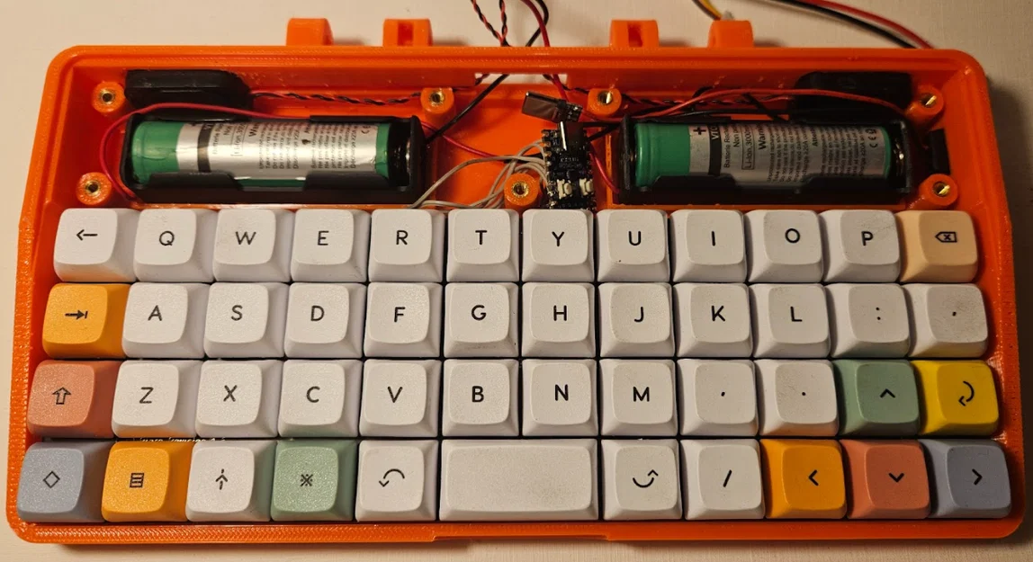 Portable Pi 80: Máy tính cầm tay Pi Zero với bàn phím cơ 40% và màn hình 7 inch - Image 8