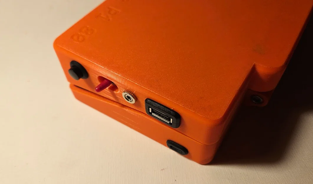 Portable Pi 80: Máy tính cầm tay Pi Zero với bàn phím cơ 40% và màn hình 7 inch - Image 13