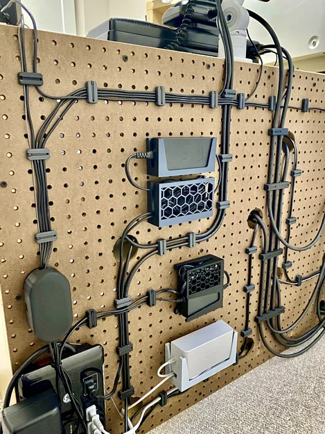 Bộ kẹp pegboard - Giải pháp đi dây gọn gàng - Image 1