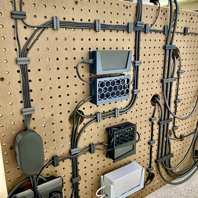 Bộ kẹp pegboard - Giải pháp đi dây gọn gàng