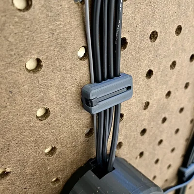 Bộ kẹp pegboard - Giải pháp đi dây gọn gàng